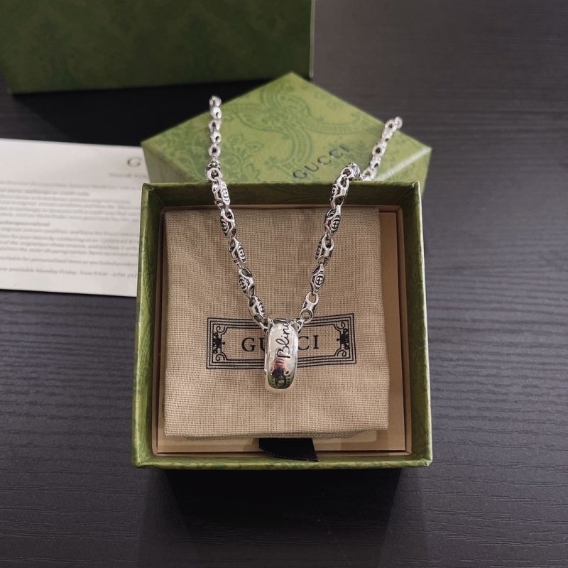 G*u*i necklaces